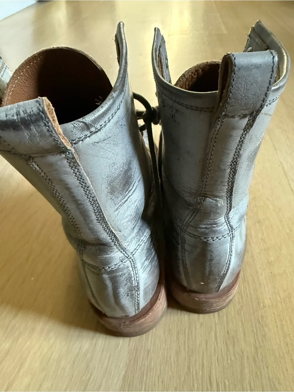 Frye women’s Gray Leather Lace-Up Boots